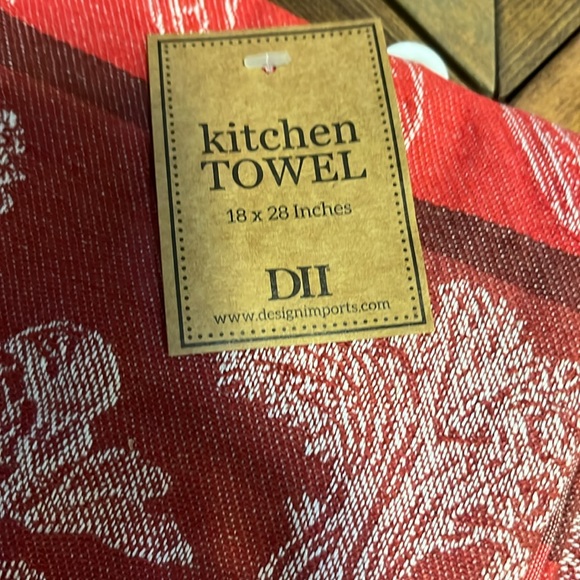 Set of three kitchen towels. NWT, great holidays color. 18”x28” - Picture 2 of 3